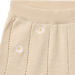 wheat gebreid broekje beige met madeliefjes