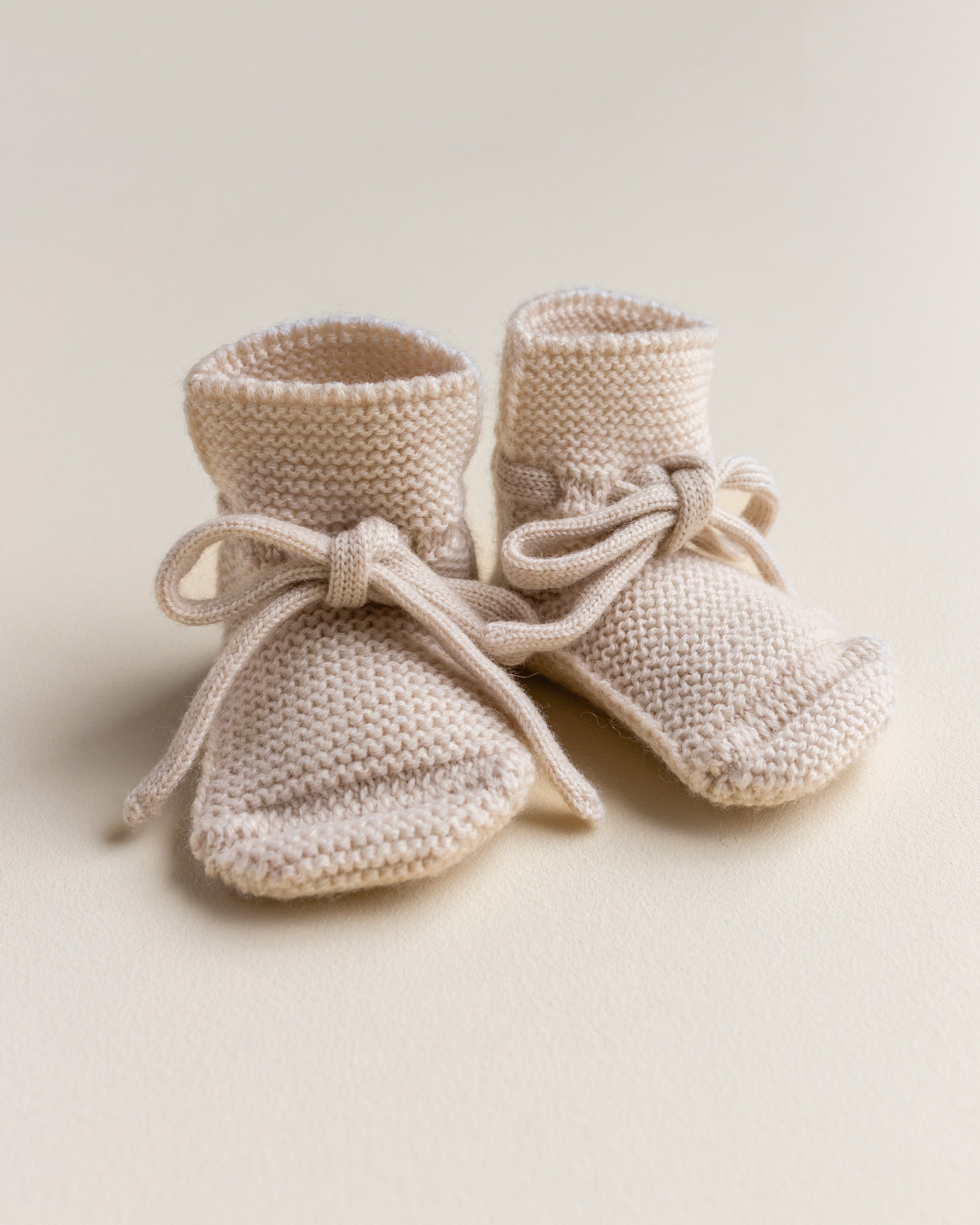 Hvid Booties - Wollen Babyslofjes - Nichi Baby Store