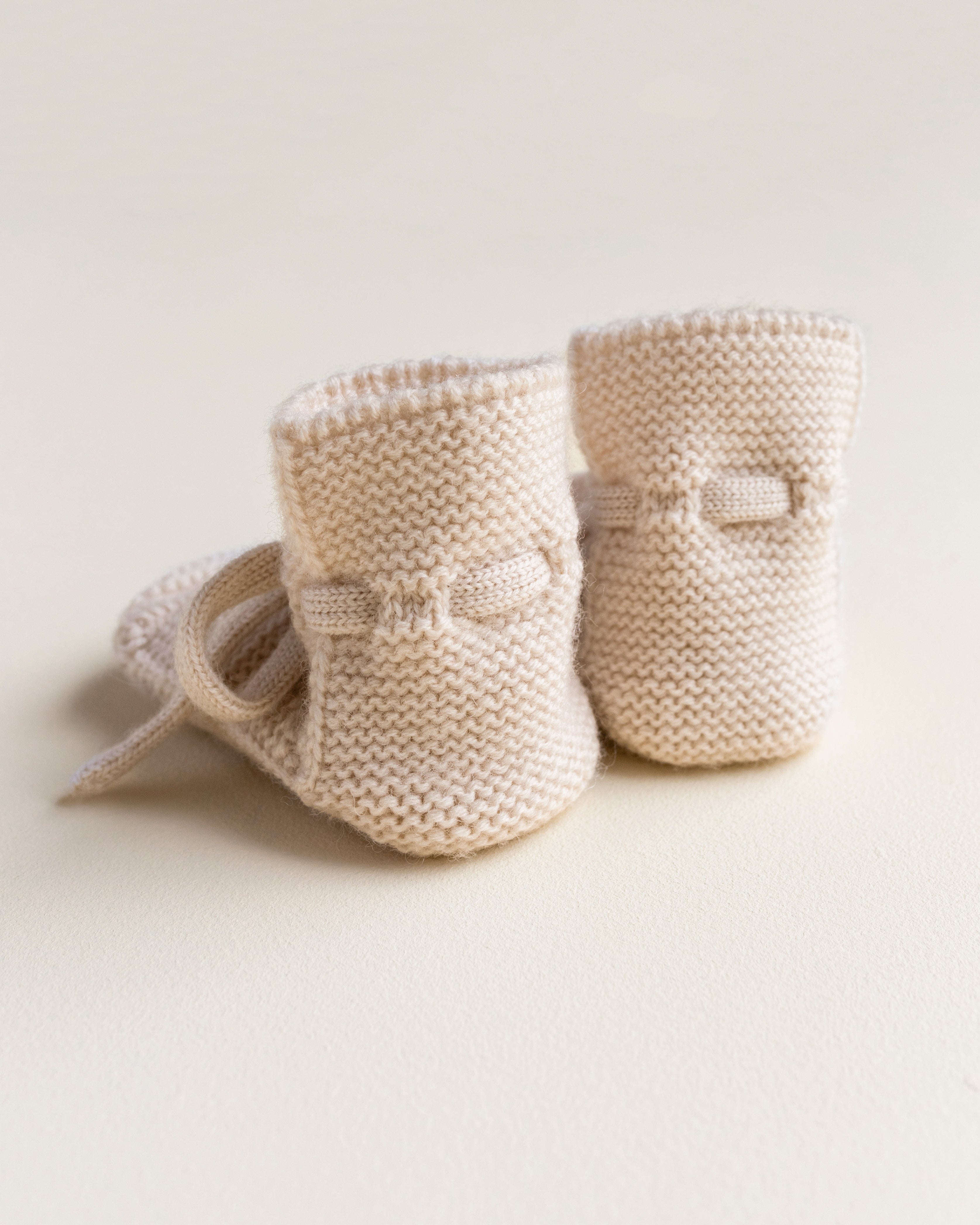 Hvid Booties - Wollen Babyslofjes - Nichi Baby Store