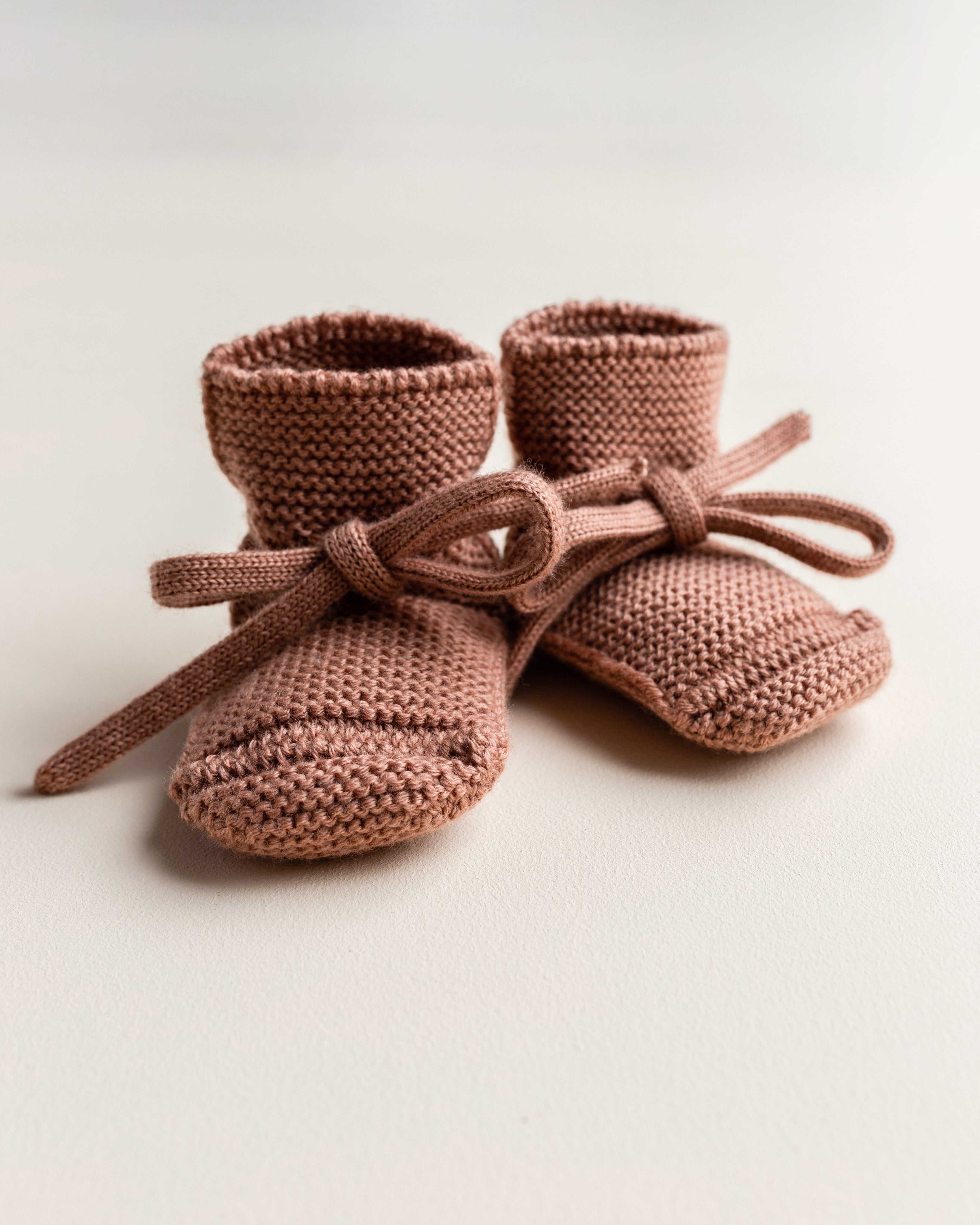 Hvid Booties - Wollen Babyslofjes - Nichi Baby Store