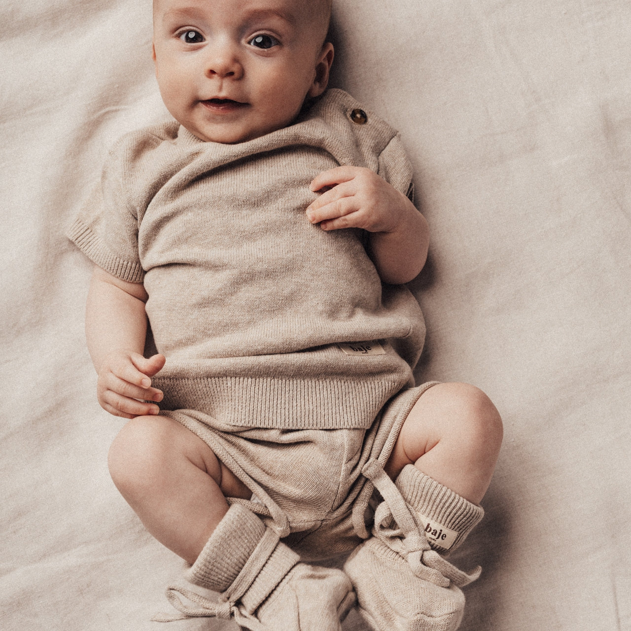Baje Studio gebreide trui cruz korte mouwen en gebreide short newborn 