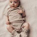 Baje Studio gebreide trui cruz korte mouwen en gebreide short newborn 