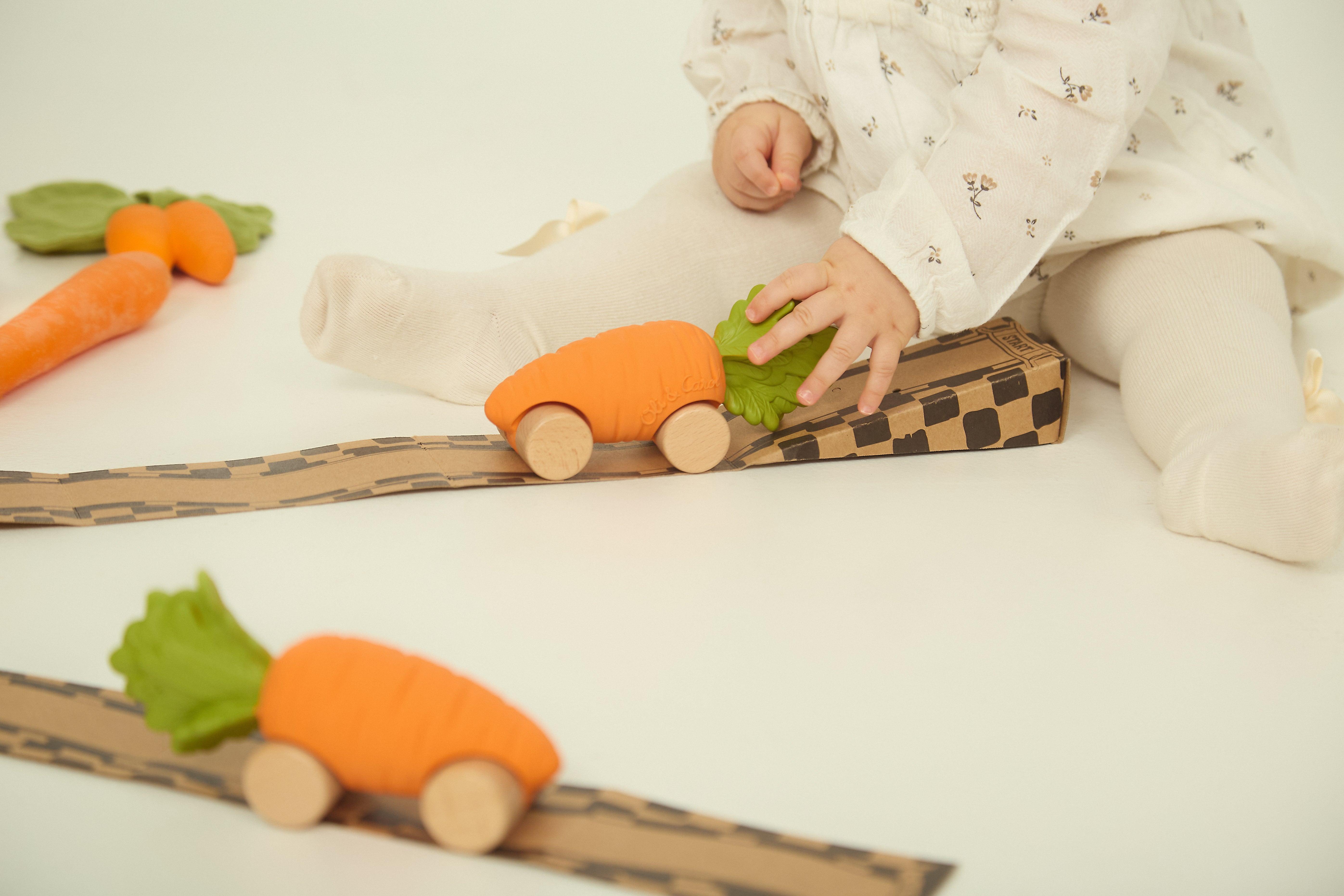 Oli & Carol Cathy the Carrot 2-in-1 Auto & Bijtspeeltje - Nichi Baby Store