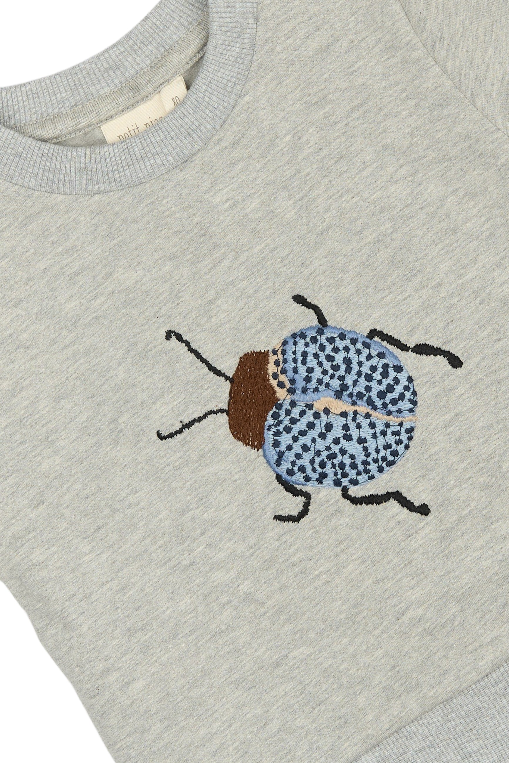 Petit piao grijze trui blauw detail