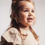 baje studio Valencia t-shirt met pofmouwen beige meisjes 
