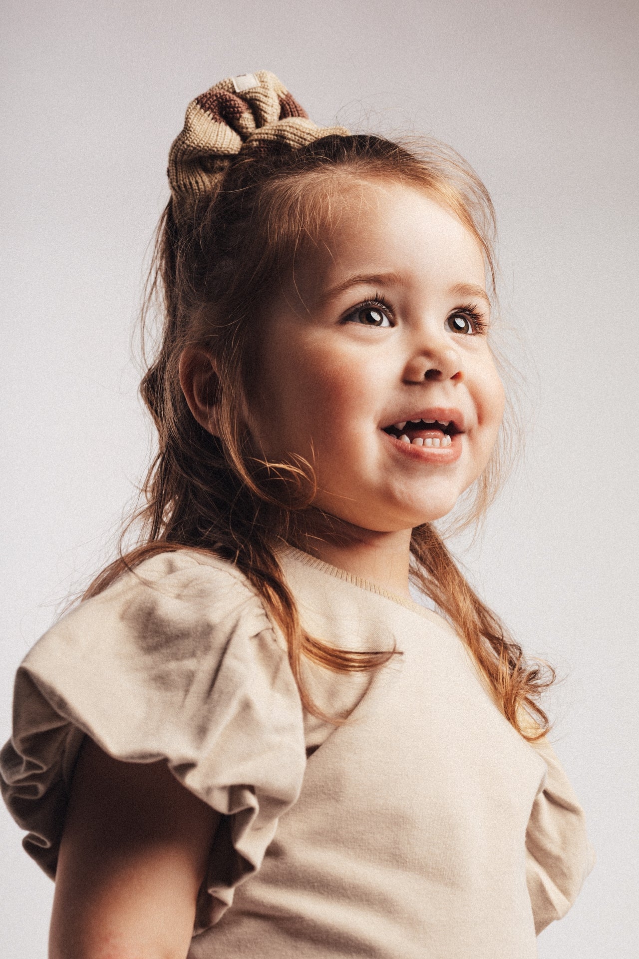 baje studio Valencia t-shirt met pofmouwen beige meisjes 
