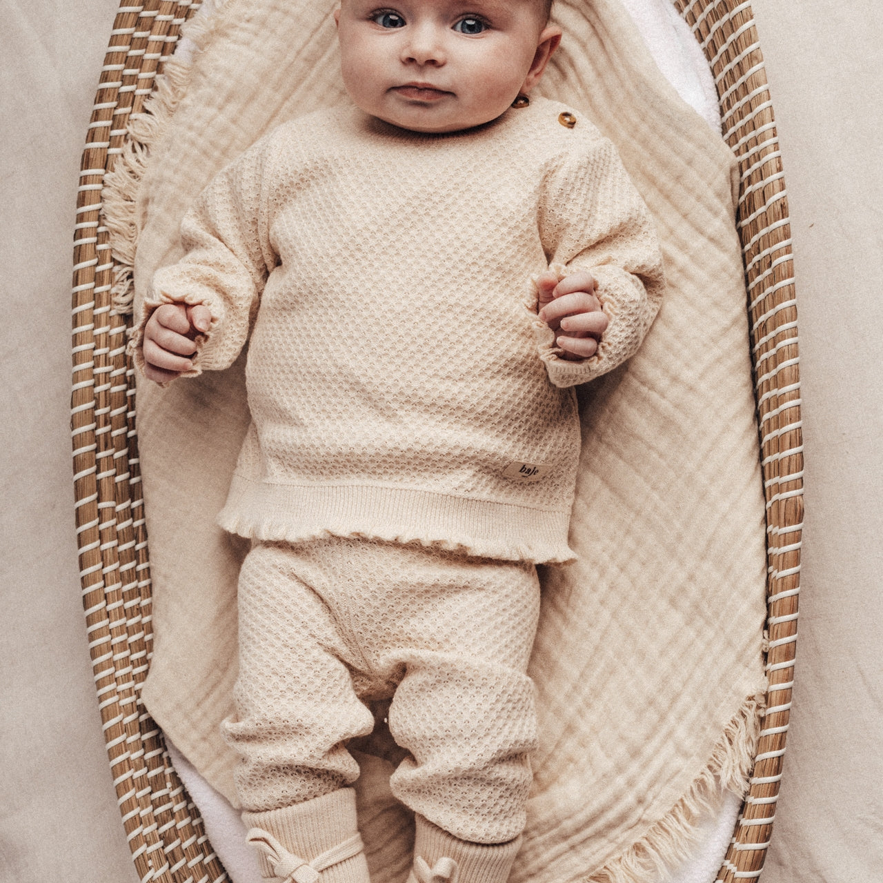 baje studio gebreide lexy trui en izaia broek beige