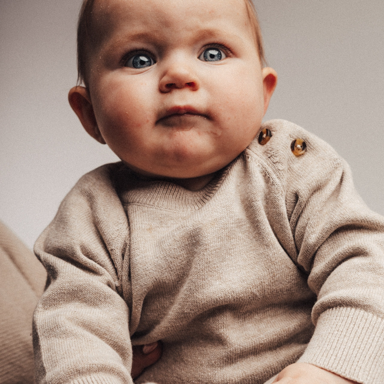 baje studio gebreide trui oto voor baby's