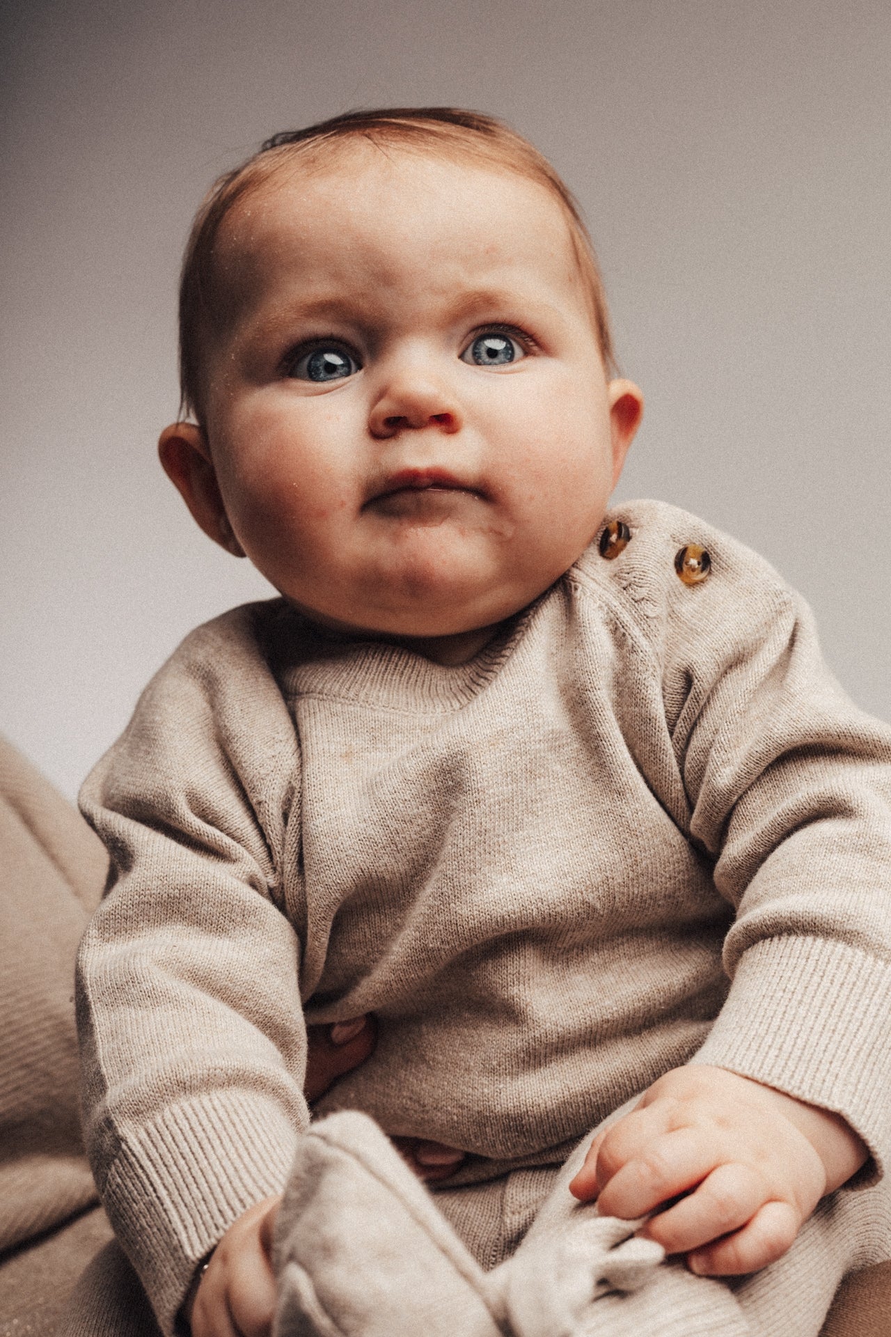 baje studio gebreide trui oto voor baby's